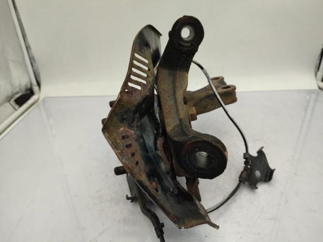 Fusee avant gauche TOYOTA AURIS 1 PHASE 2 Essence