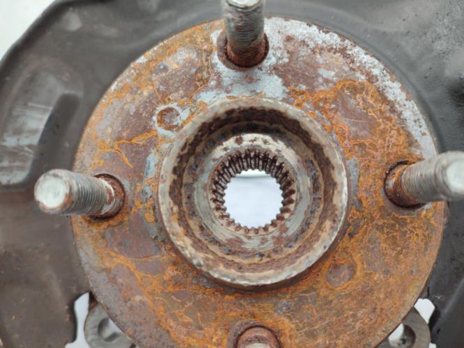 Fusee avant gauche TOYOTA YARIS 2 PHASE 1 Diesel