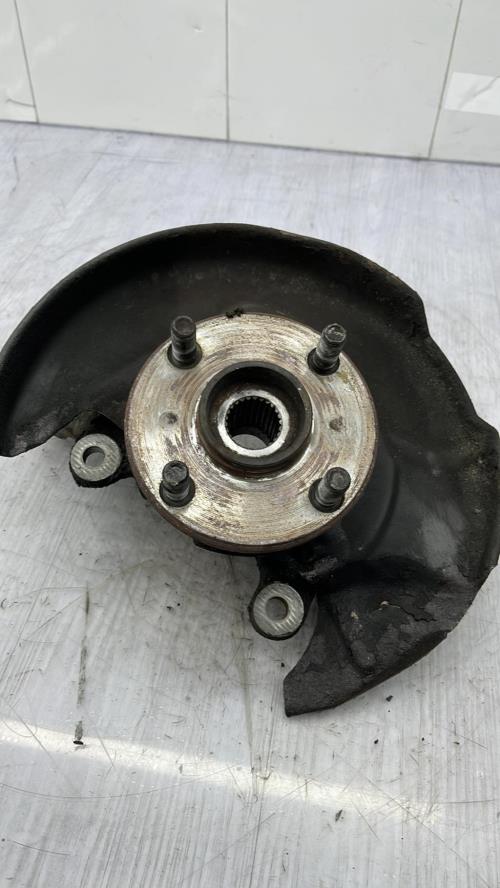 Fusee avant gauche TOYOTA COROLLA 9 PHASE 1 Essence