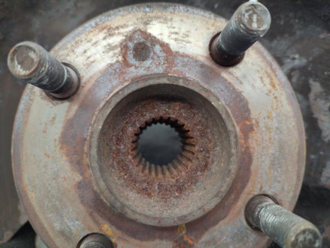 Fusee avant gauche TOYOTA YARIS 1 PHASE 1 Essence