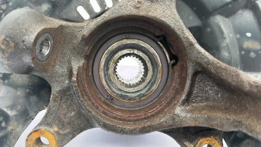 Fusee avant gauche TOYOTA VERSO-S PHASE 1 Essence