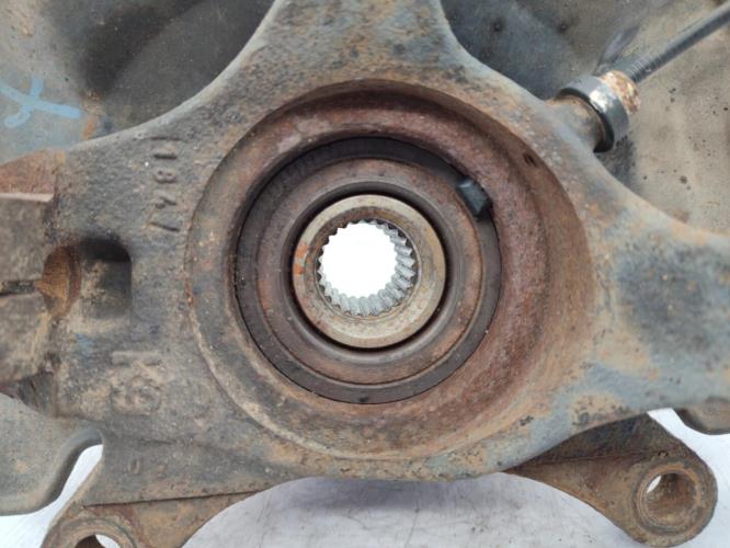 Fusee avant gauche SUZUKI SWIFT 3 Diesel