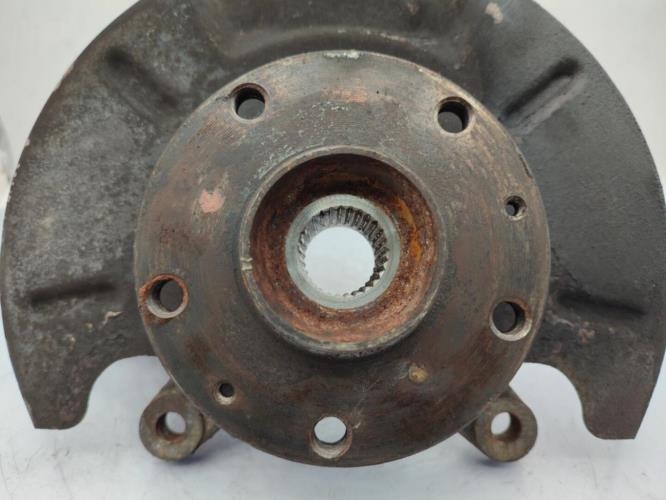 Fusee avant gauche SUZUKI SX4 1 Diesel