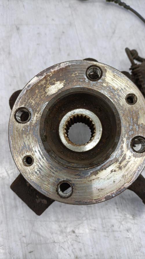 Fusee avant gauche DACIA SANDERO 1 Diesel