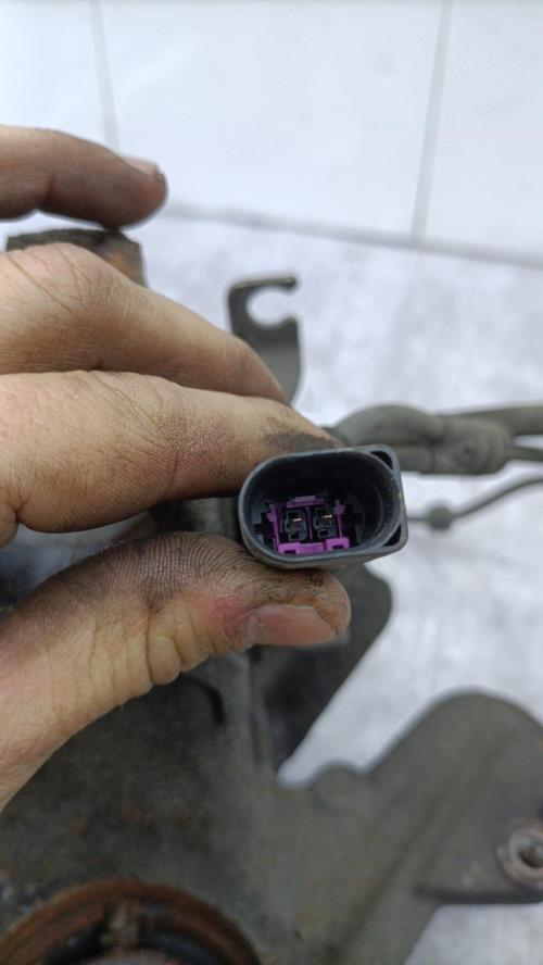 Fusee avant gauche VOLKSWAGEN POLO 4 PHASE 2 Essence