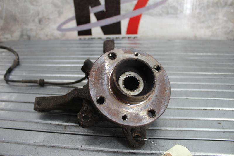 Fusee avant gauche RENAULT CLIO 2 PHASE 1 Essence