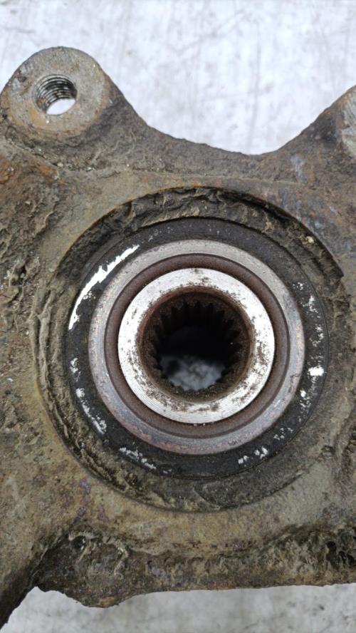 Fusee avant gauche RENAULT CLIO 2 PHASE 1 Essence