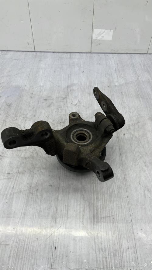 Fusee avant gauche RENAULT CLIO 2 PHASE 1 Essence