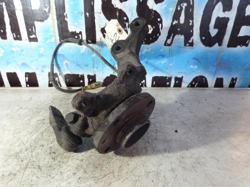 Fusee avant gauche RENAULT CLIO 2 PHASE 1 Essence