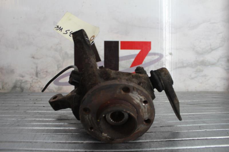 Fusee avant gauche RENAULT CLIO 2 PHASE 1 Essence