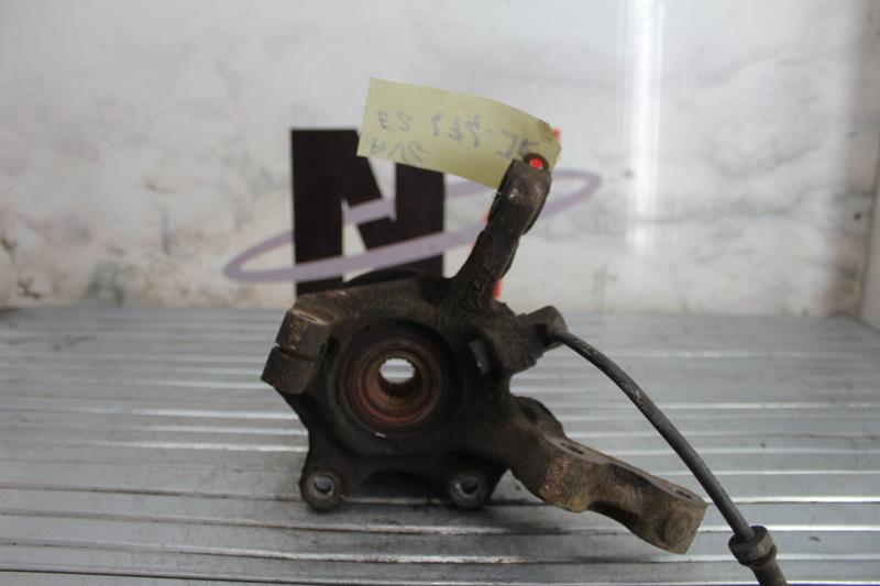 Fusee avant gauche RENAULT CLIO 2 PHASE 2 Essence