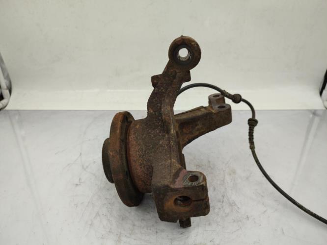 Fusee avant gauche RENAULT CLIO 3 PHASE 1 Diesel