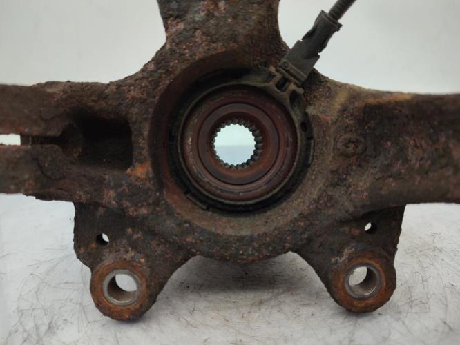 Fusee avant gauche RENAULT CLIO 3 PHASE 2 BREAK Diesel