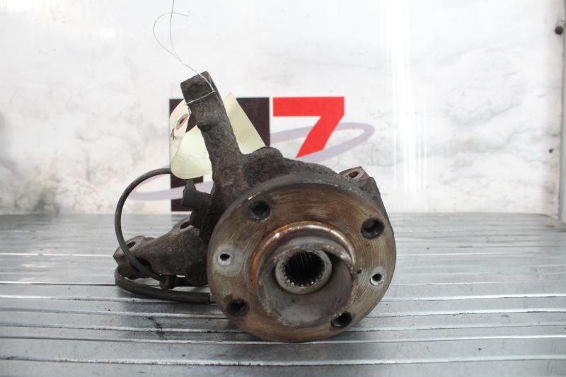 Fusee avant gauche RENAULT TWINGO 2 PHASE 1 Essence