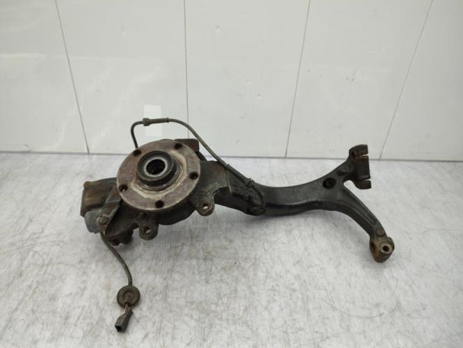 Fusee avant gauche AUDI A4 1 PHASE 1 Diesel