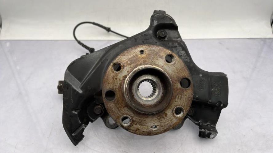 Fusee avant gauche OPEL CORSA D PHASE 1 Essence