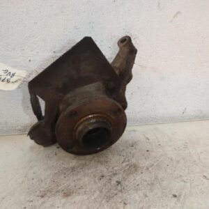 Fusee avant gauche AUDI 80 3 PHASE 2 Essence