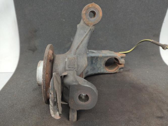 Fusee avant gauche PEUGEOT 108 Essence