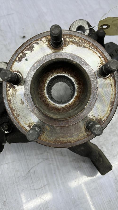 Fusee avant gauche FORD MONDEO 3 PHASE 1 Diesel