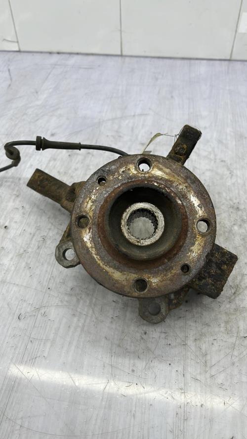 Fusee avant gauche RENAULT CLIO 3 PHASE 1 Diesel