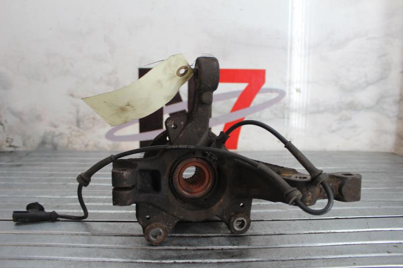 Fusee avant gauche RENAULT CLIO 3 PHASE 1 Diesel