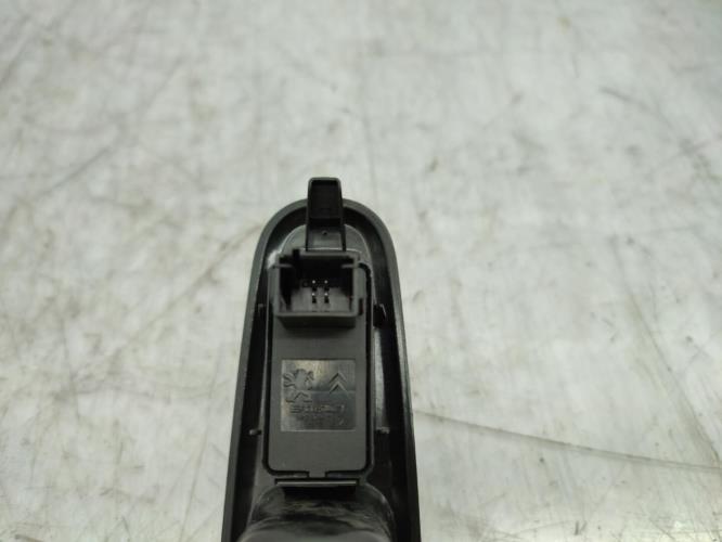 Interrupteur de leve vitre arriere droit PEUGEOT 5008 1 PHASE 1 Diesel