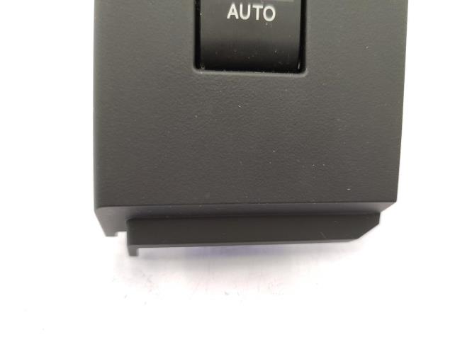 Interrupteur de leve vitre arriere droit TOYOTA AURIS 2 PHASE 2 Essence