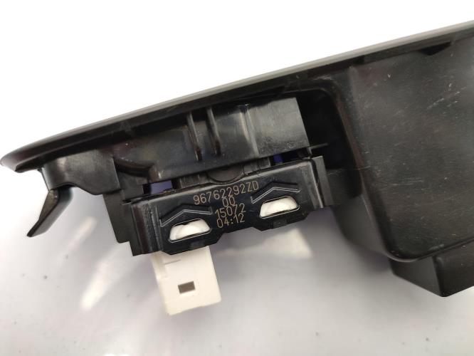 Interrupteur de leve vitre arriere droit PEUGEOT 308 2 SW PHASE 1 BREAK Essence