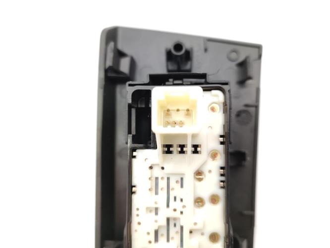 Interrupteur de leve vitre arriere gauche TOYOTA AURIS 2 PHASE 2 Essence