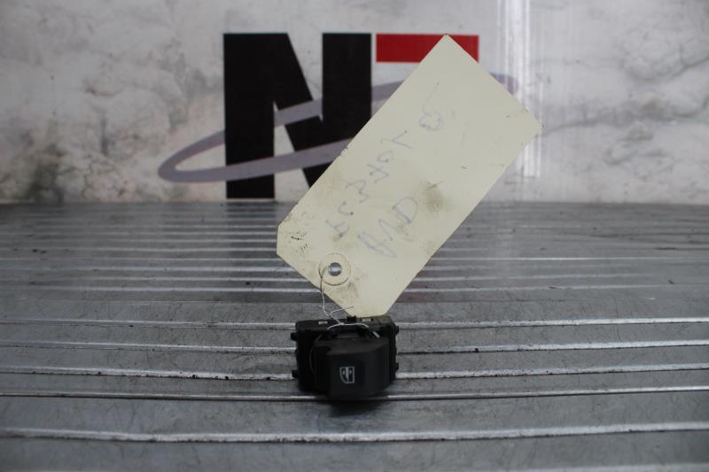Interrupteur de leve vitre avant droit RENAULT CLIO 4 PHASE 2 Essence