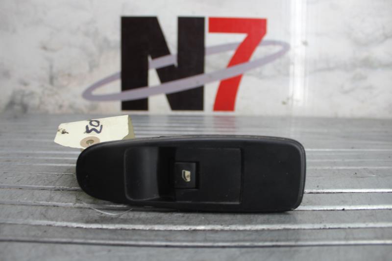 Interrupteur de leve vitre avant droit CITROEN C4 PICASSO 1 Diesel