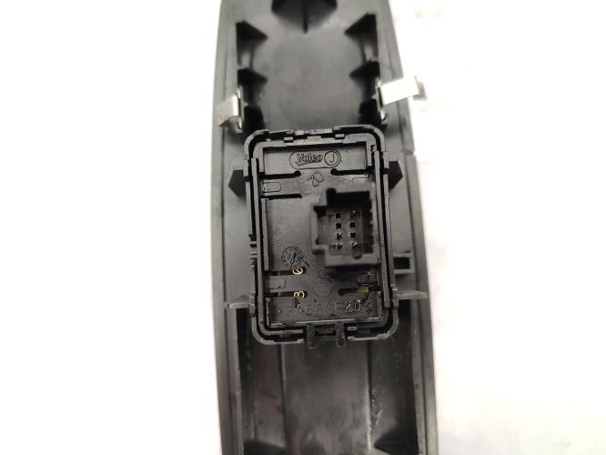 Interrupteur de leve vitre avant droit RENAULT MEGANE 3 PHASE 1 BREAK Diesel