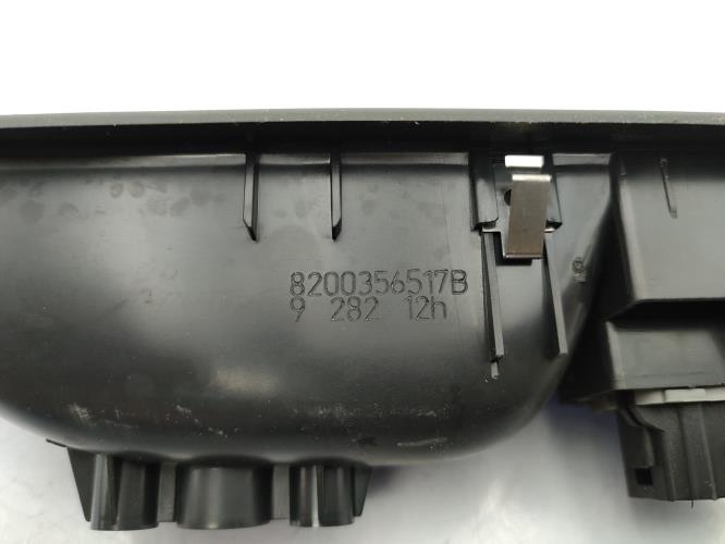 Interrupteur de leve vitre avant droit RENAULT TWINGO 2 PHASE 1 Essence