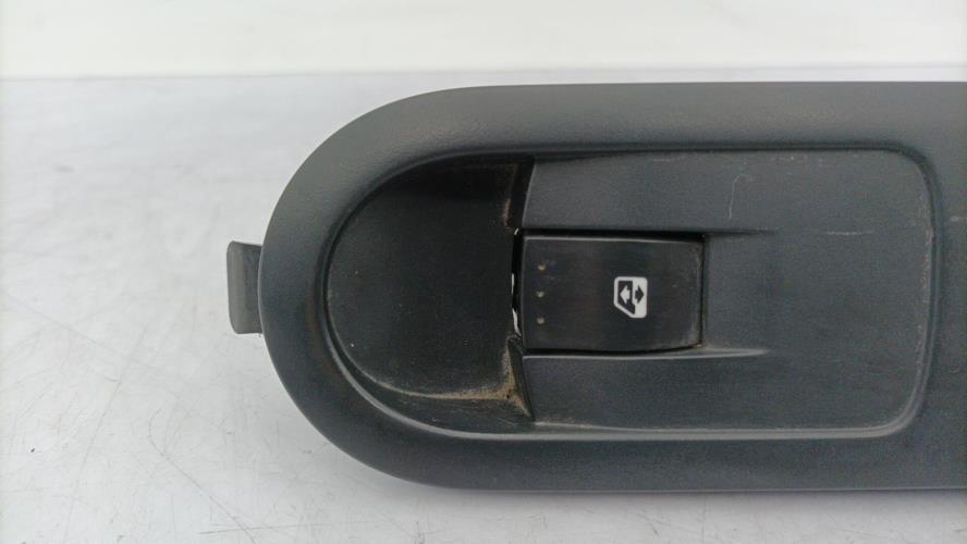 Interrupteur de leve vitre avant droit RENAULT SCENIC 2 PHASE 1 Diesel