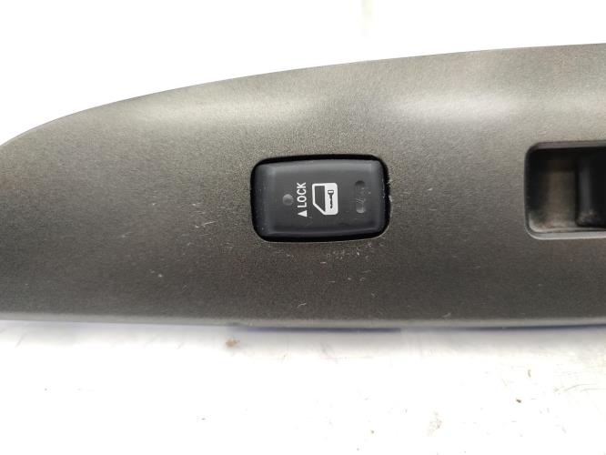 Interrupteur de leve vitre avant droit LEXUS IS 2 PHASE 1 Diesel