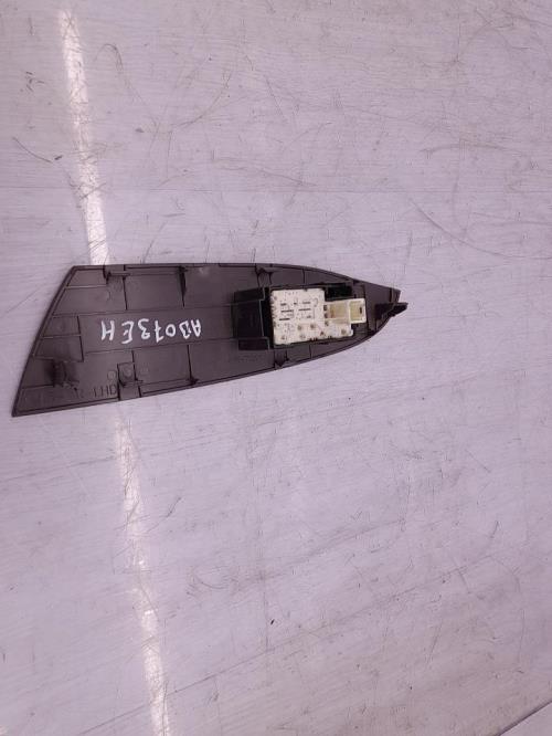 Interrupteur de leve vitre avant droit TOYOTA IQ Essence