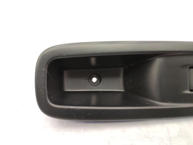 Interrupteur de leve vitre avant droit PEUGEOT 208 1 PHASE 1 Essence