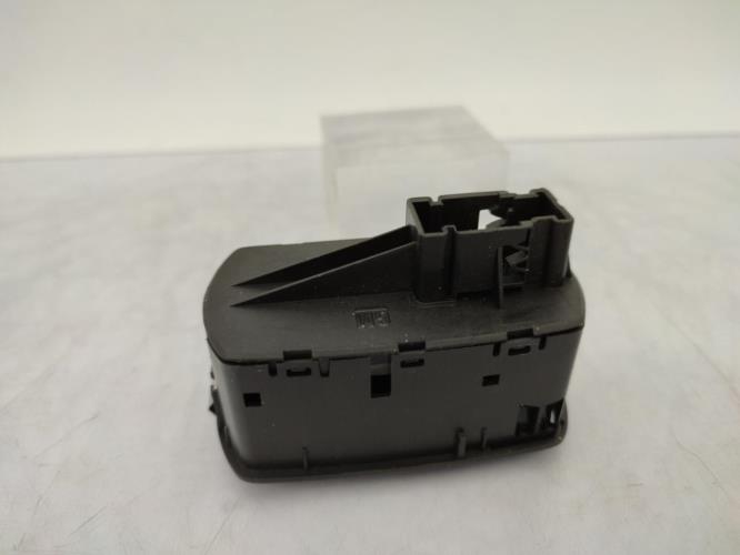 Interrupteur de leve vitre avant gauche OPEL CORSA D PHASE 1 Essence