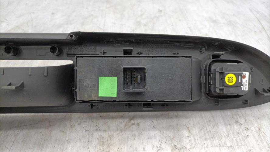 Interrupteur de leve vitre avant gauche VOLKSWAGEN GOLF PLUS PHASE 2 Essence