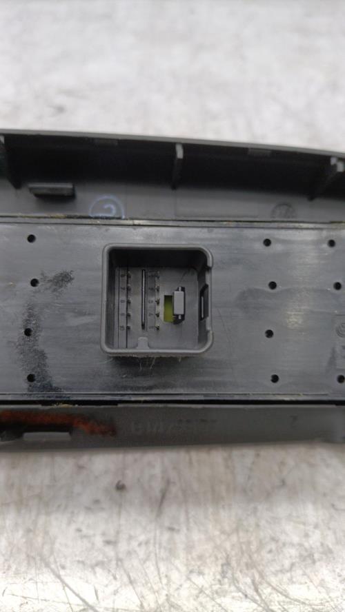 Interrupteur de leve vitre avant gauche VOLKSWAGEN PASSAT 5 Diesel