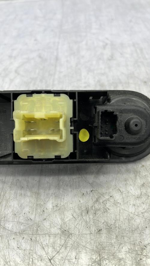 Interrupteur de leve vitre avant gauche RENAULT CLIO 4 PHASE 1 Diesel
