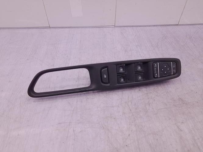 Interrupteur de leve vitre avant gauche RENAULT CLIO 4 PHASE 2