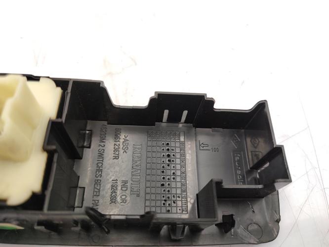 Interrupteur de leve vitre avant gauche RENAULT CLIO 4 PHASE 1 Diesel