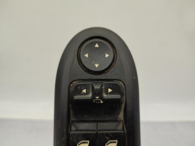 Interrupteur de leve vitre avant gauche PEUGEOT 407 PHASE 1 BREAK Diesel