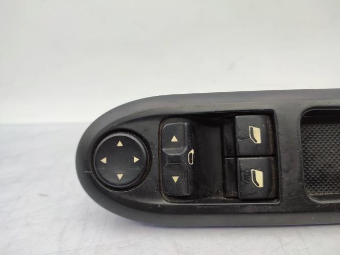 Interrupteur de leve vitre avant gauche PEUGEOT 407 PHASE 1 Diesel