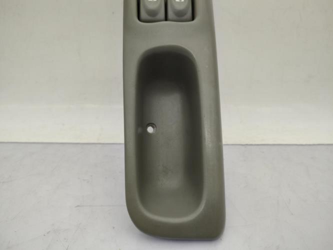 Interrupteur de leve vitre avant gauche RENAULT TWINGO 1 PHASE 3 Essence