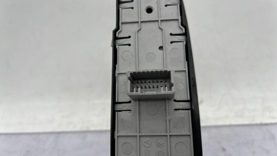 Interrupteur de leve vitre avant gauche RENAULT MEGANE 3 PHASE 1 Diesel