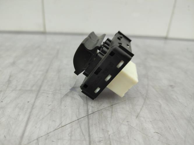 Interrupteur de leve vitre avant gauche CITROEN C3 3 PHASE 2 Essence