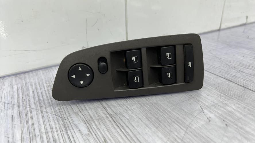 Interrupteur de leve vitre avant gauche RENAULT