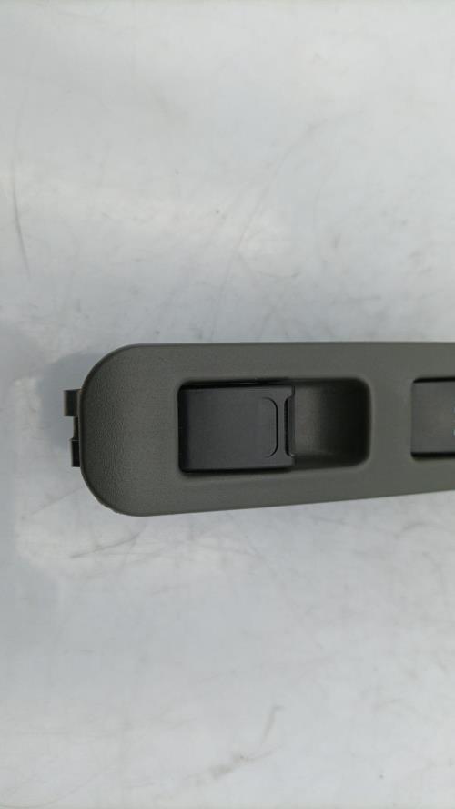 Interrupteur de leve vitre avant gauche SUZUKI ALTO 2 Essence